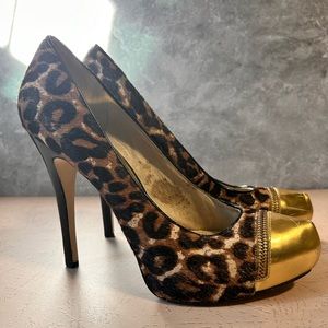 Michael Kors Leopard print pump-heels, gold toe detail and calf hair. Size 10